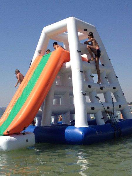 Надувні гірки, Аквапарк на водойму