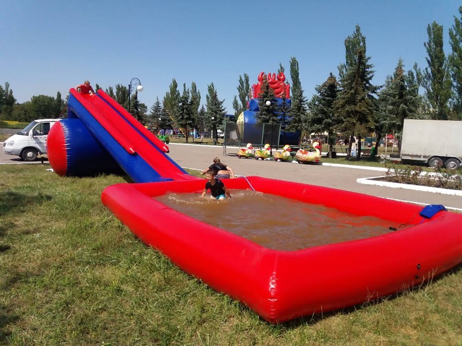 Надувні водні гірки дорослі та дитячі